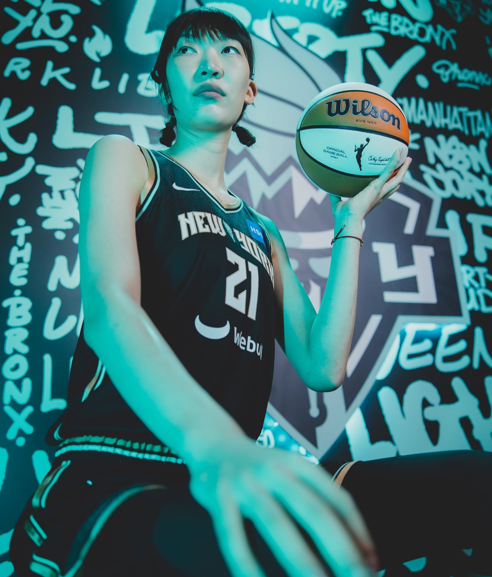 韩旭回归美国东家:开心跳舞队友列队欢迎 还"歧视"女篮mvp吗