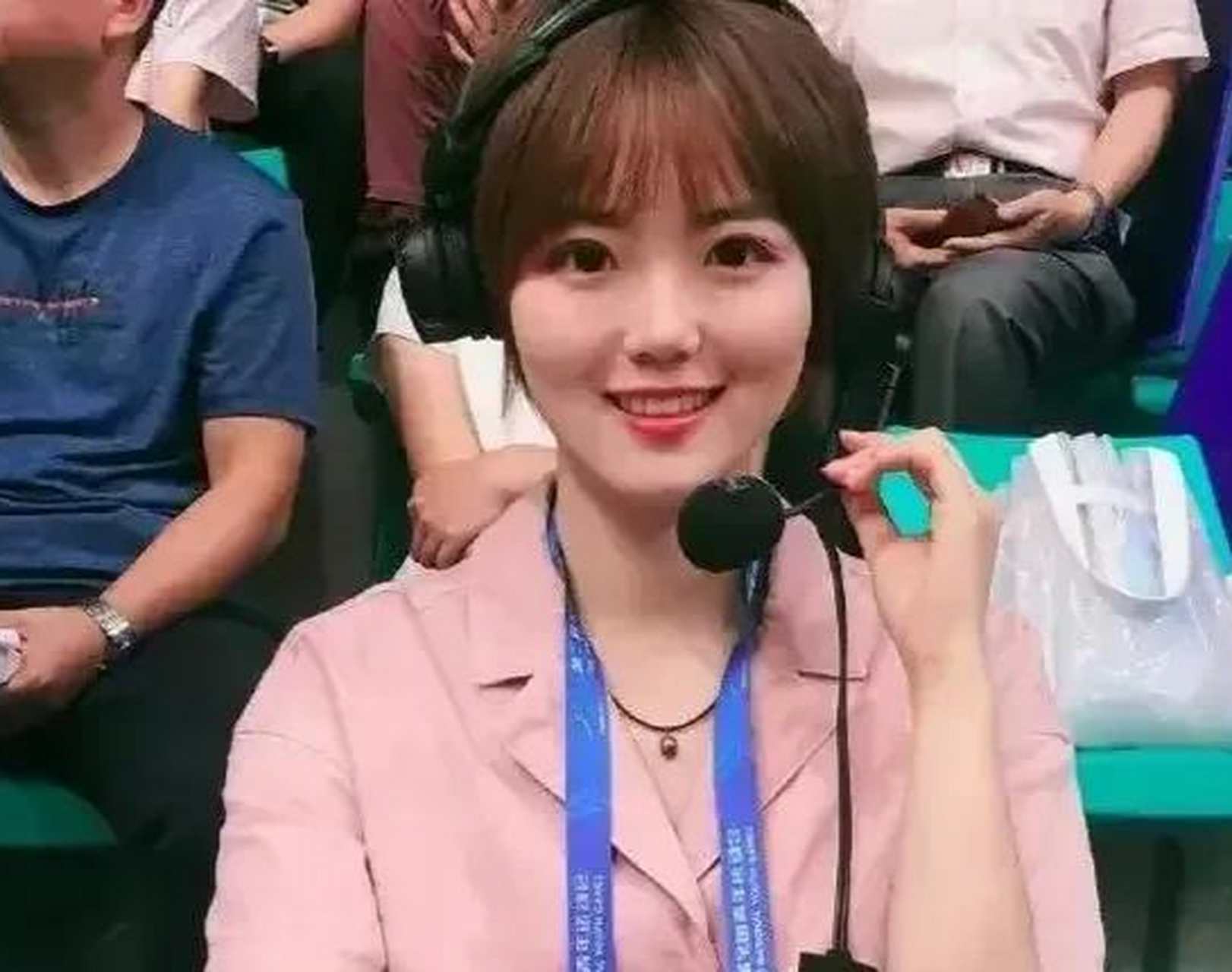 央视体育解说高菡:真诚爱身边人,能够过得率真想哭就哭想笑就笑  人生