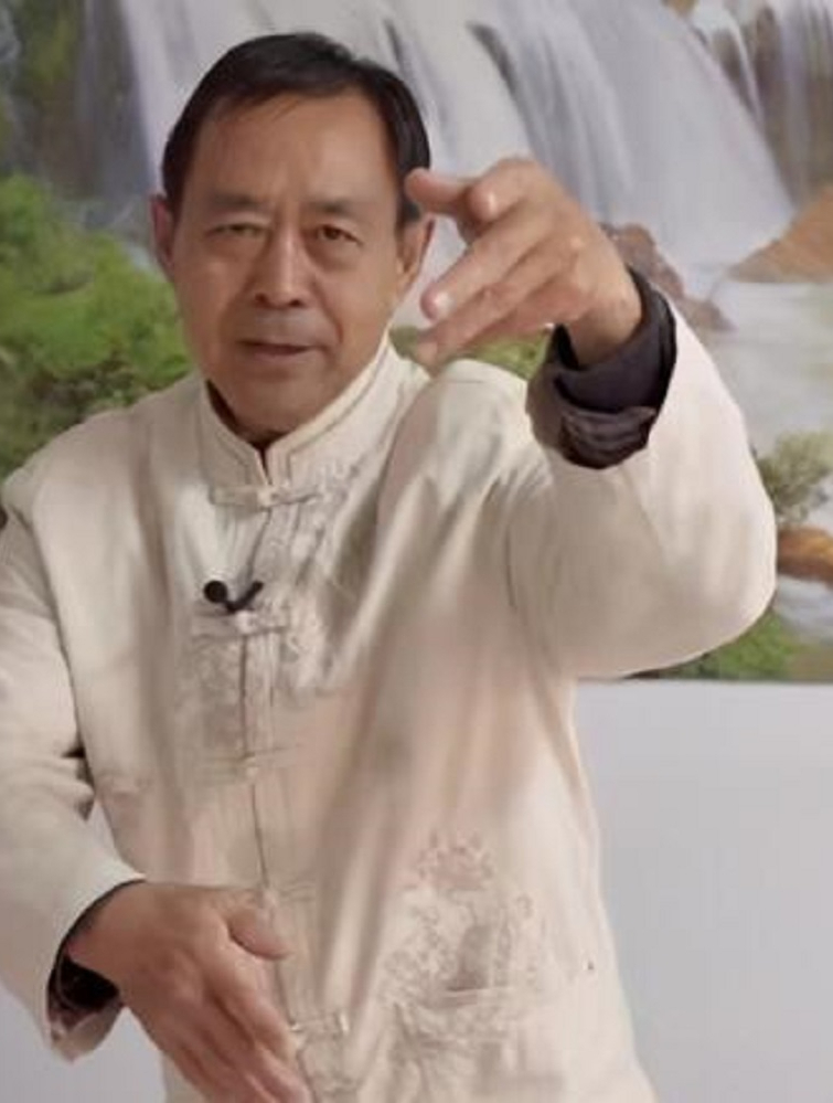 传统武术大师马保国,用五连鞭大战灭霸,年轻人要讲武德1