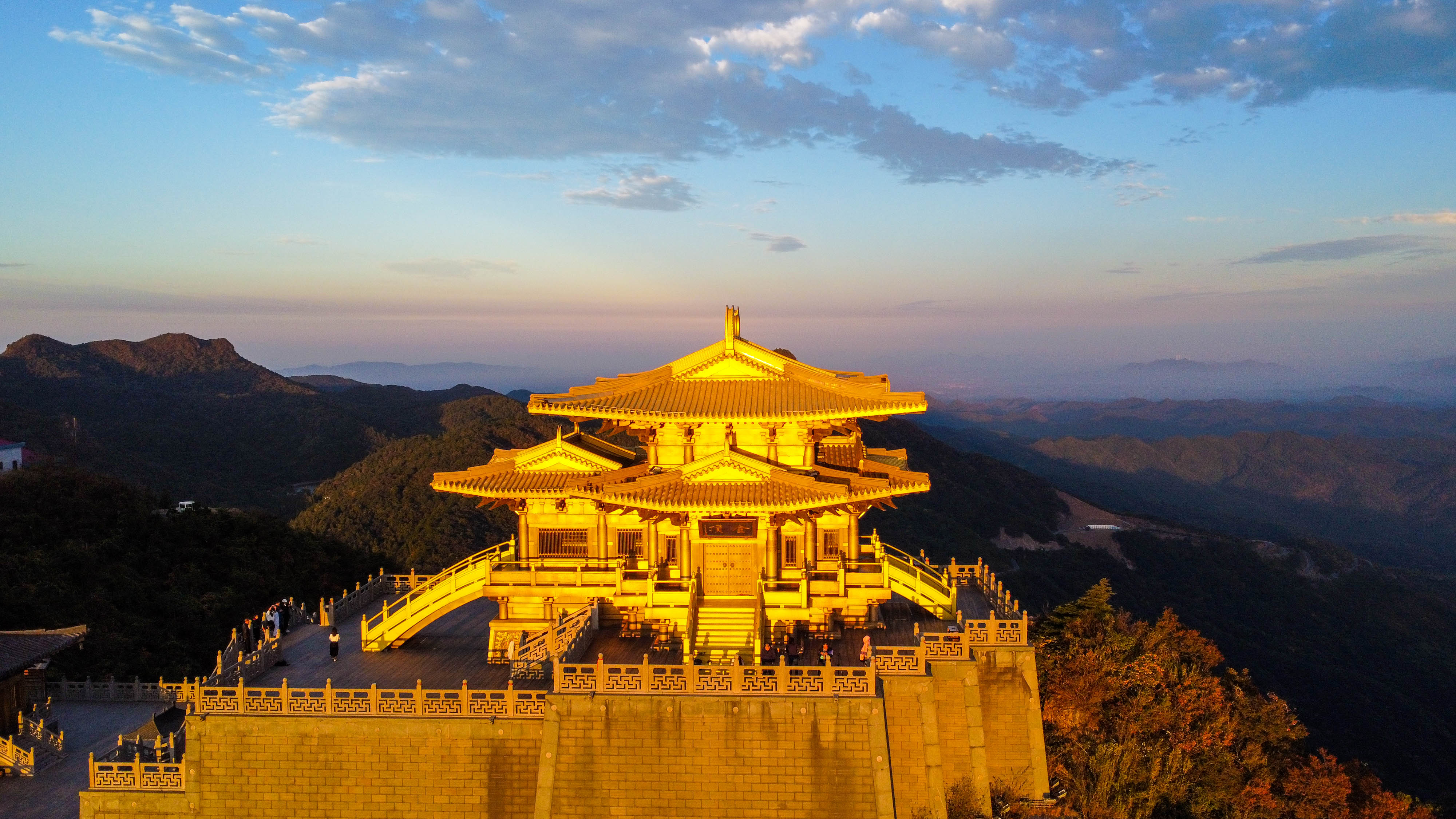 [图]航拍湖北随州，大洪山金顶日出，视野开阔非常壮观