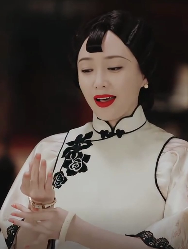 "旗袍女神"必须有她一席之地,秦岚的民国旗袍真的很惊艳!