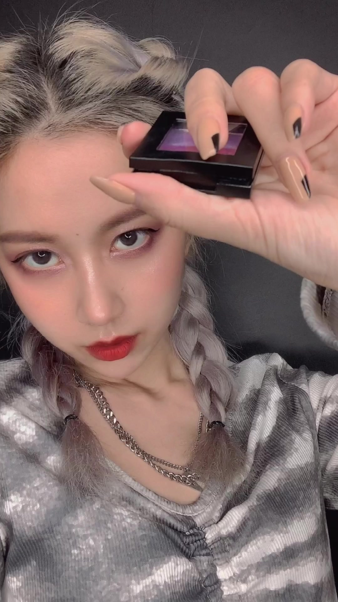 蹦迪专用妆容不会蹦没关系!气势不能输