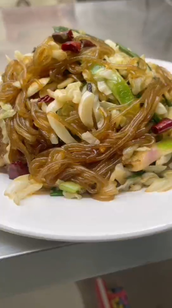 大家好,今天给大家做一道,花白炒粉条的做法-度小视