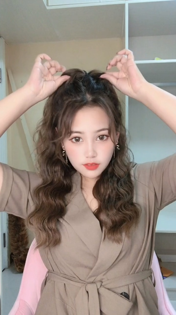 决定给你们出一个复古半高马尾发型