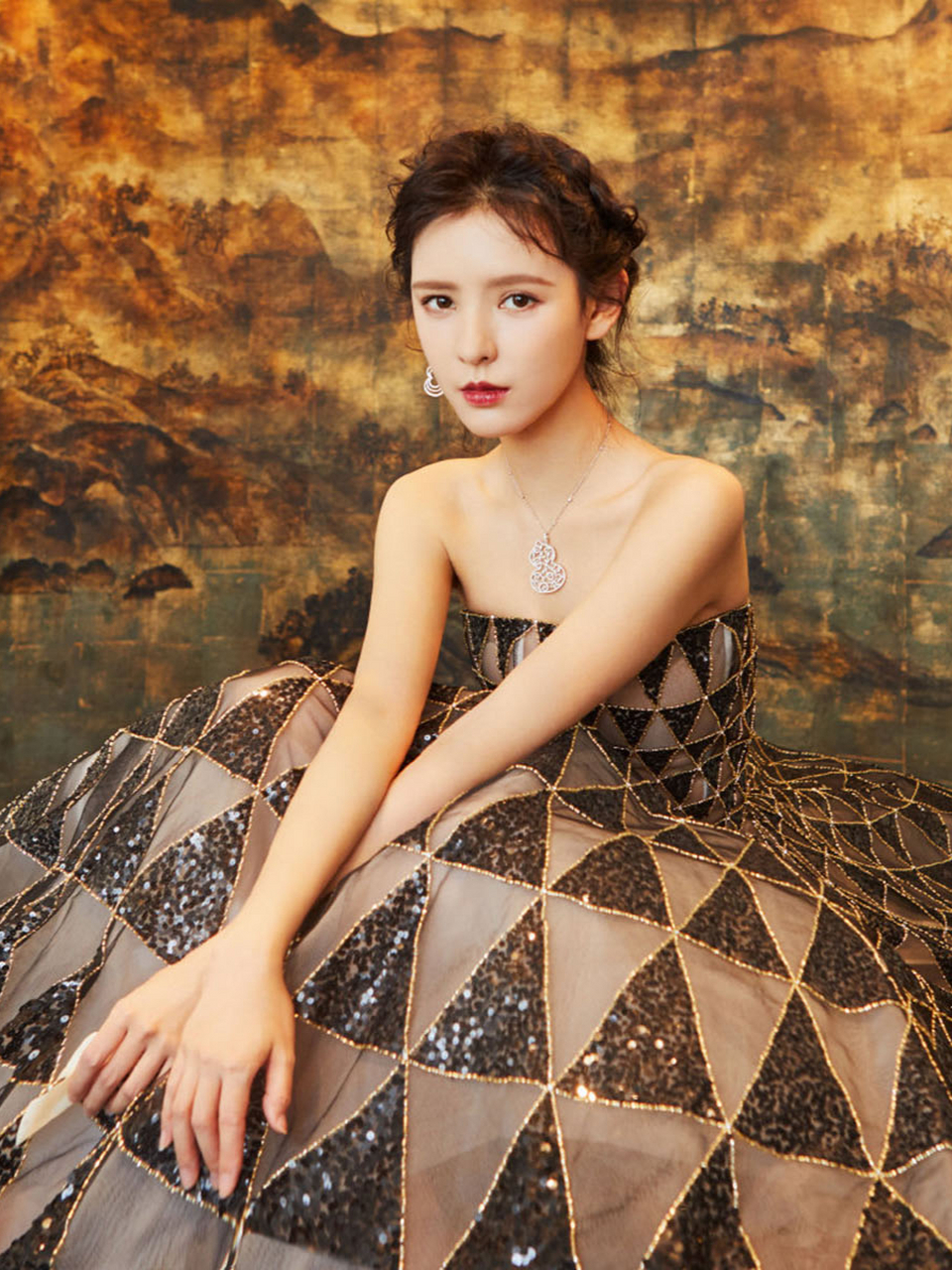 张予曦,拥有精致的面庞,甜美的笑容,既能清纯可爱,又能性感优雅,真的