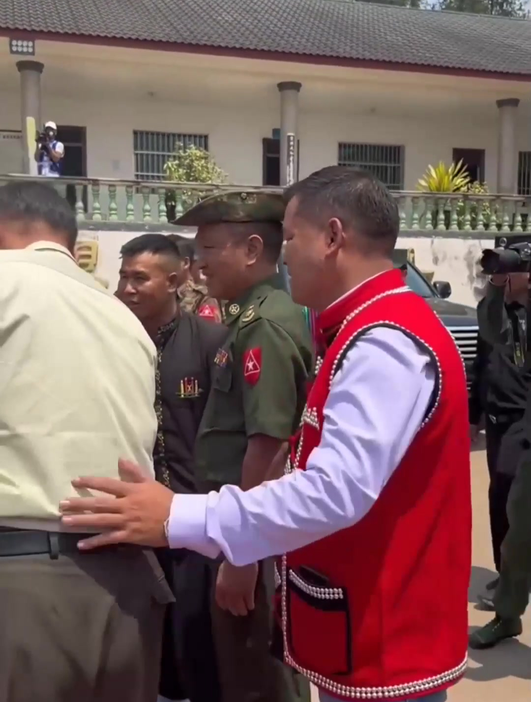 缅甸佤邦二号人物在猛波接见缅甸景栋军区司令