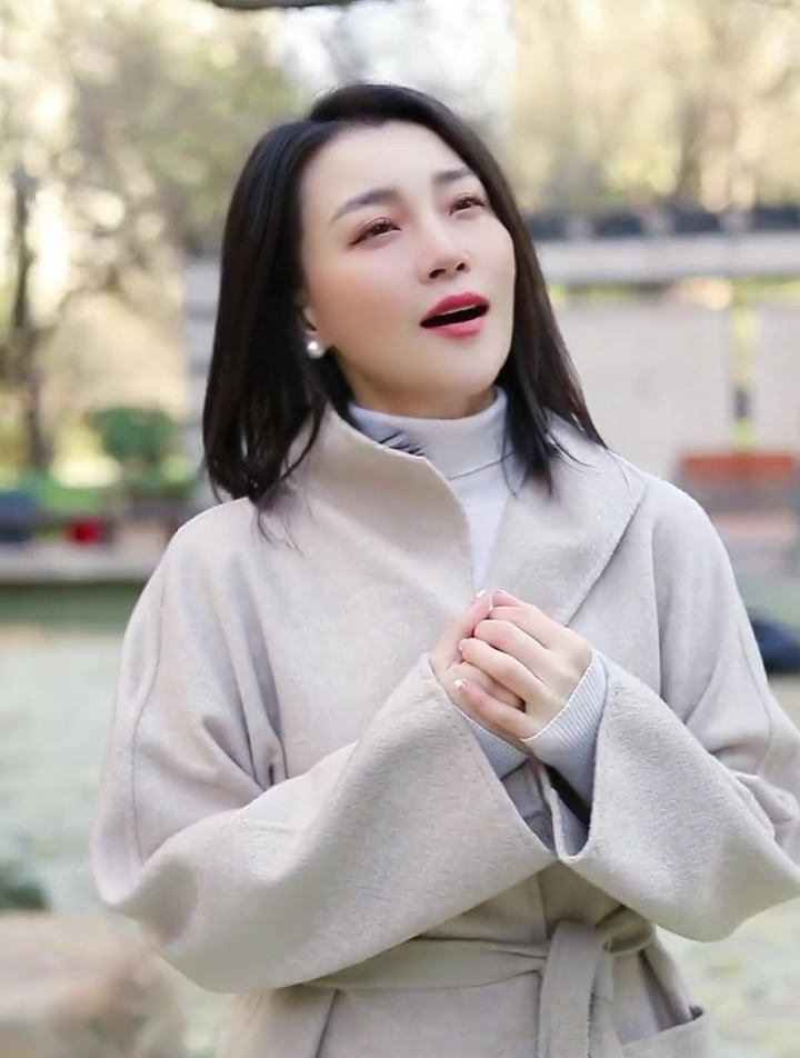 歌唱演员曹雪演唱《贝加尔湖畔》欢迎大家观看-度小视