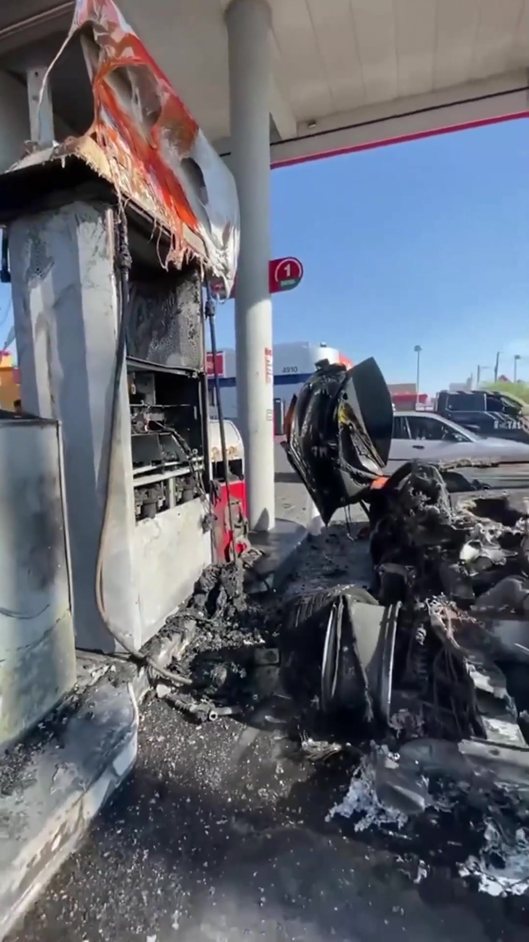 加油站里的一幕,让我相信了,为什么加油不能打电话!