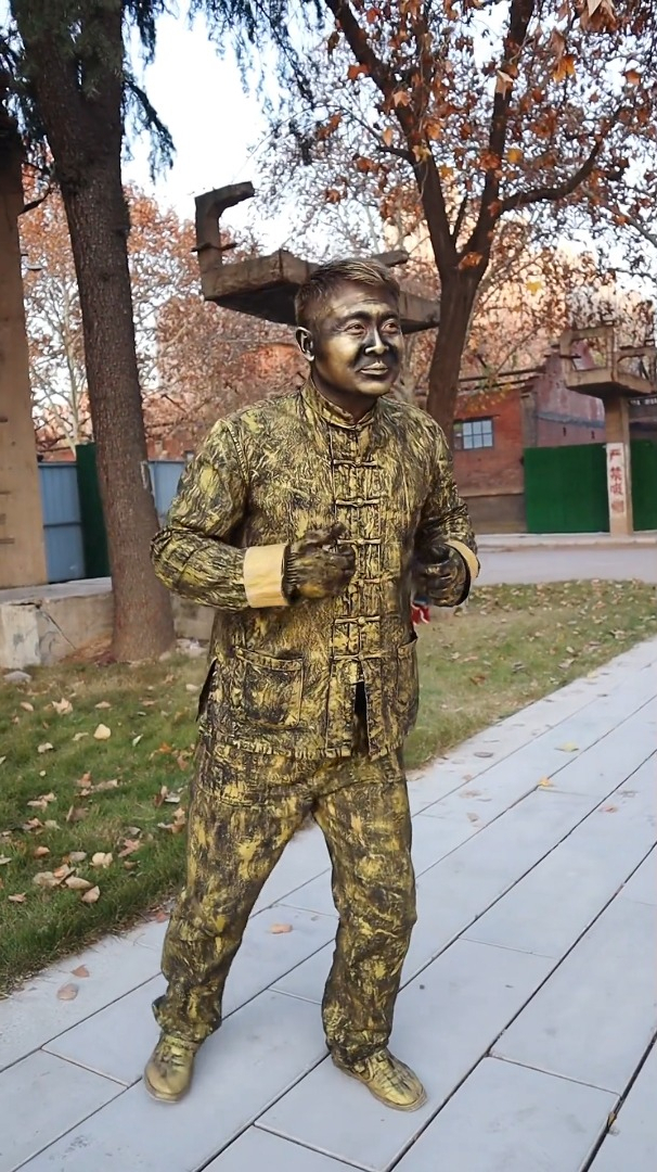 这美女真搞笑啊不吃都不行 永城铜人哥 户外 美女 搞笑-度小视