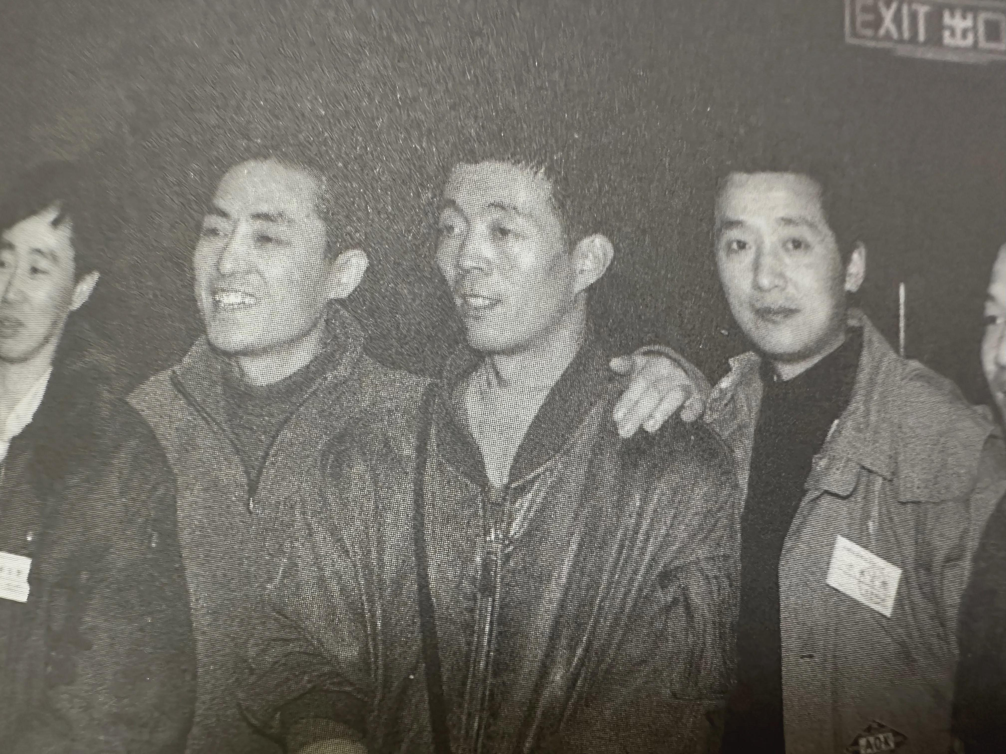 张铁林北影学生照曝光:和张丰毅拼肌肉,和同学沈丹萍周里京合影