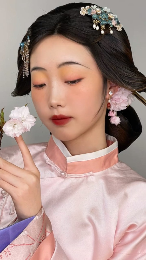 单眼皮怎么化古风妆?好看的中国风古装造型单眼皮古风妆容教程