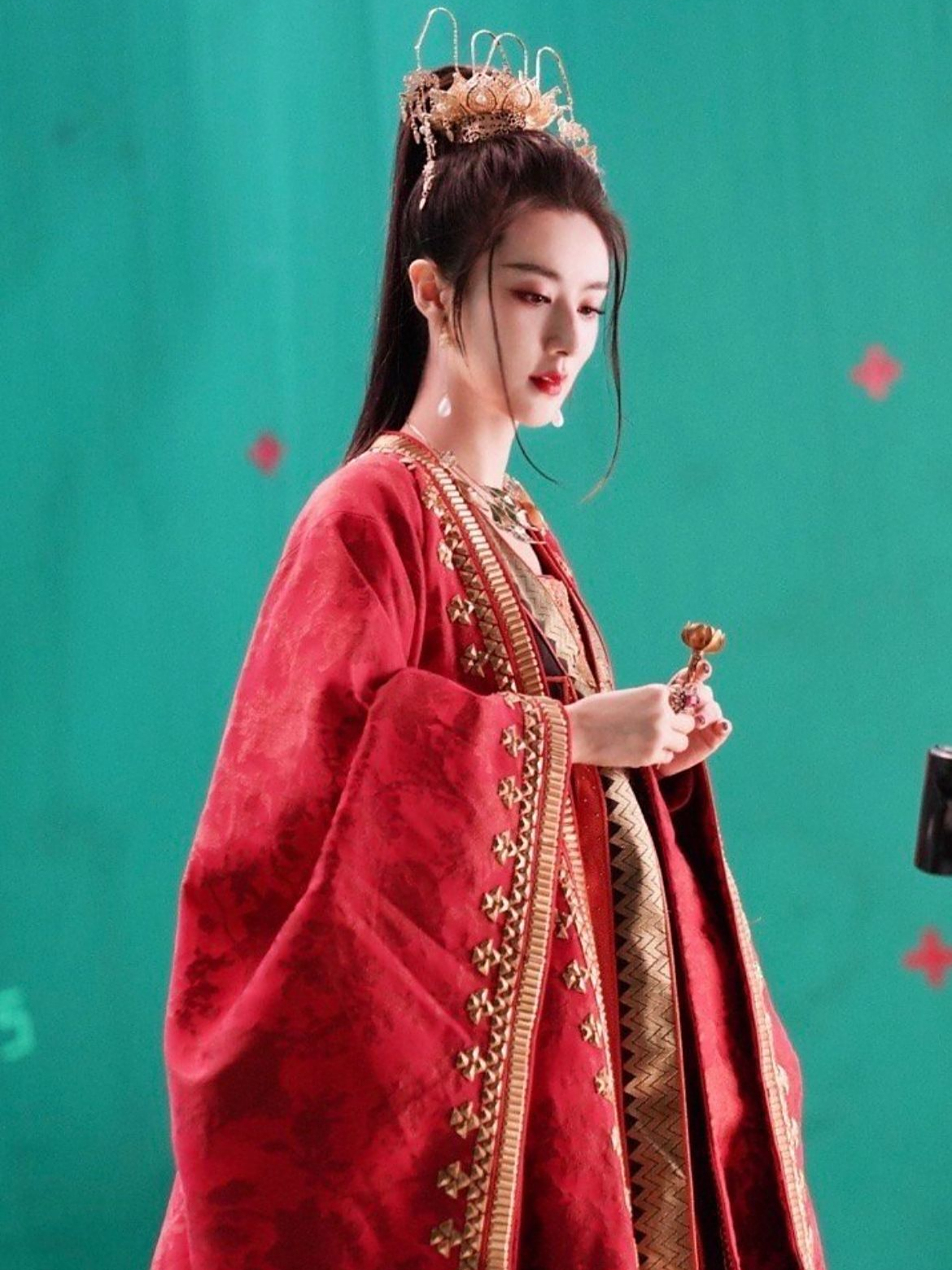 薇娅古装造型美出圈,不仅复古优雅,还很有洋气感