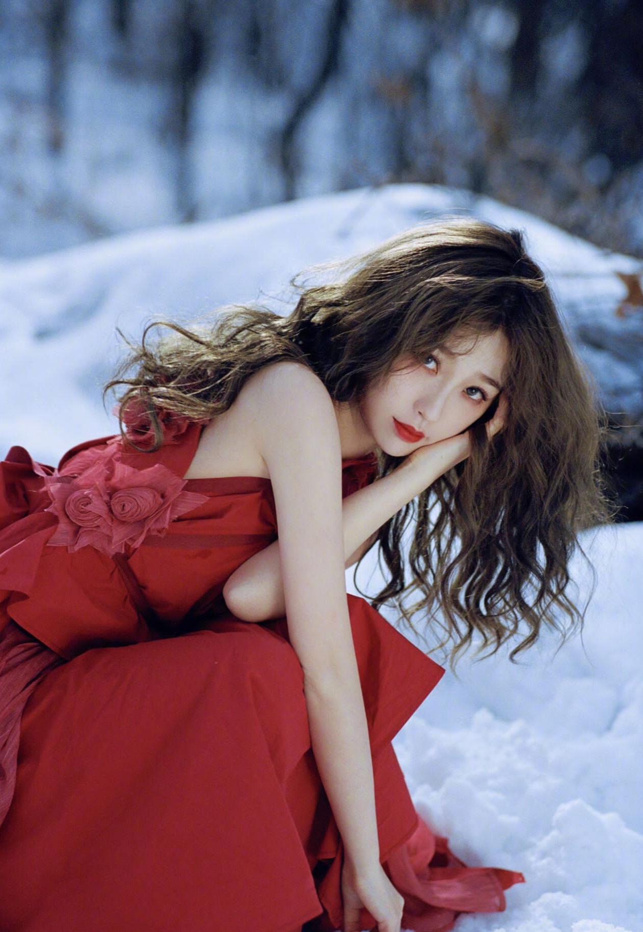 虞书欣真适合穿"例假裙",不仅甜美优雅,还很有成熟韵味