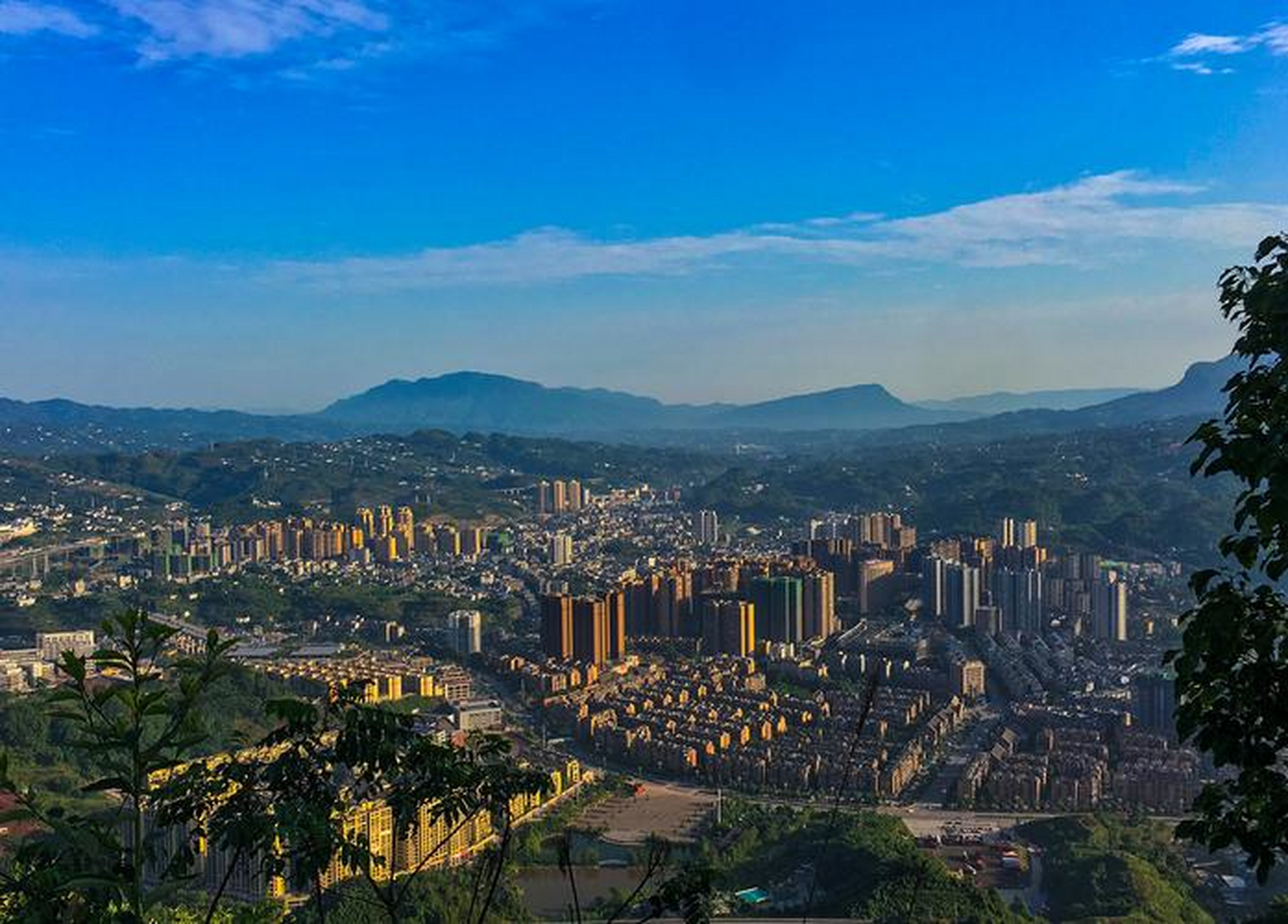 来自四川秋日的情书#四川叙永县:叙永县以其风景如画的山川和清澈的