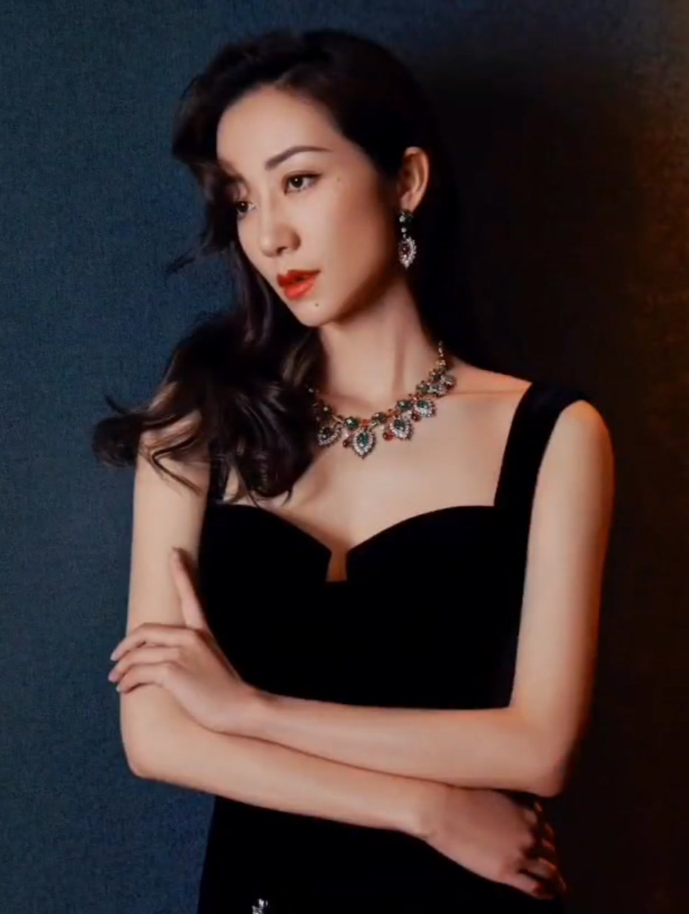 韩雪红毯造型太美了