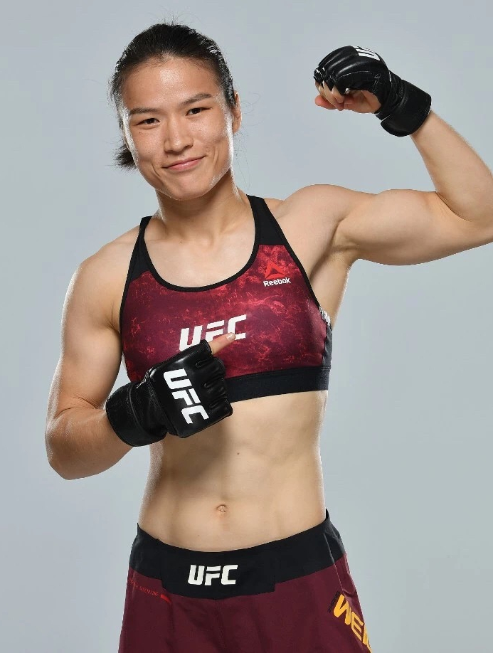 美国女拳王点名要打张伟丽,谁料打得差点丢了命,现场气氛窒息2-度小视