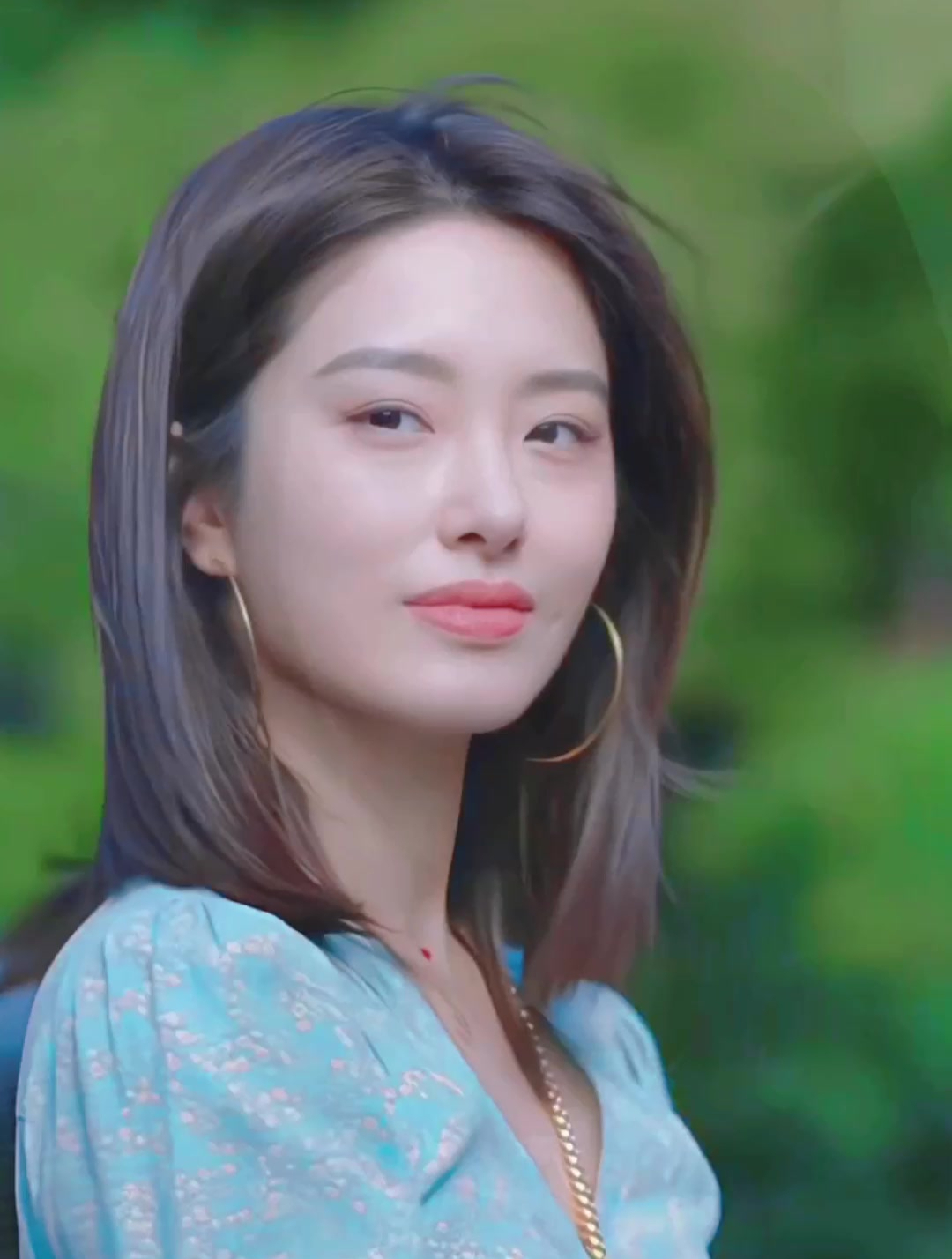 杨采钰气色真好,有人说她像刘亦菲的妈妈,大家觉得呢-度小视