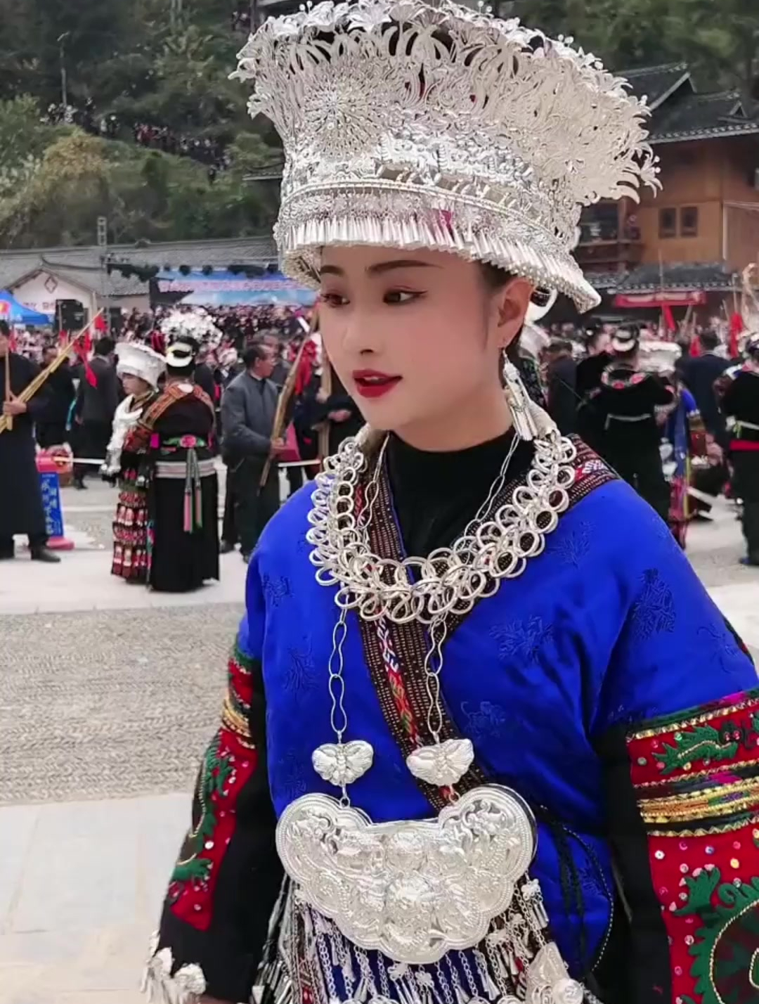 美丽的贵州黔东南苗族姑娘,苗家阿妹真美安啊-度小视