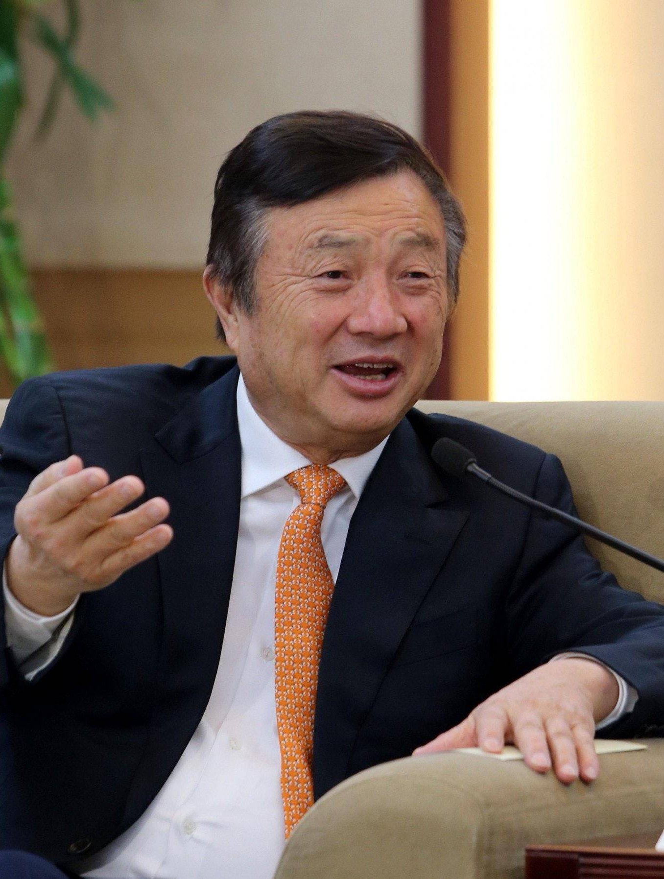 任正非:国家的强盛是在小学教师讲台完成的,要重视农村基础教育