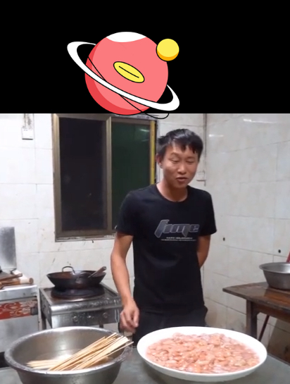 电瓶哥搬砖扭到腰,阿壮花460买6斤鸡腰来炭烤,越吃越香太过瘾了