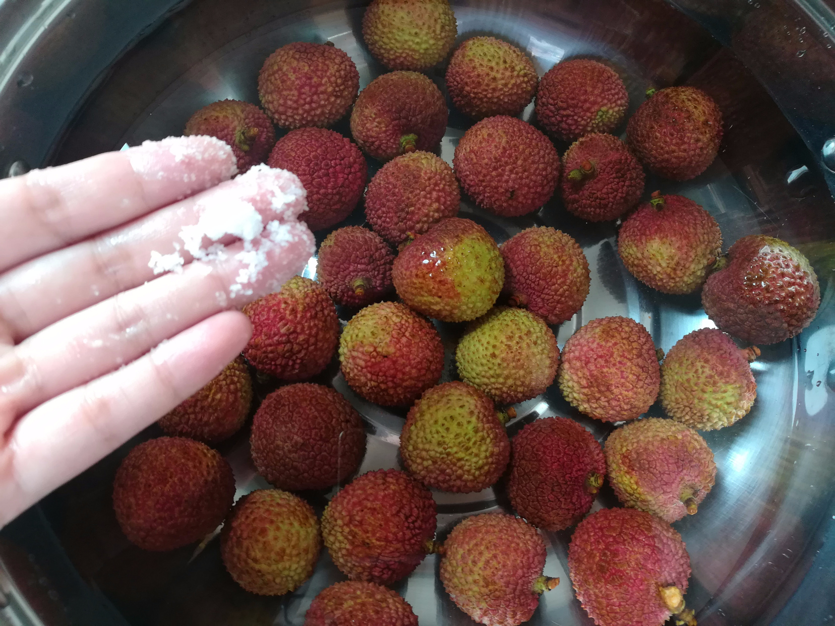 荔枝壳不要丢,用它煮水,我家每周喝3次,很多人不知道有啥用