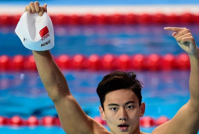 体坛帅哥巩晓彬:身高2.02米,不仅高大帅气还十分优秀