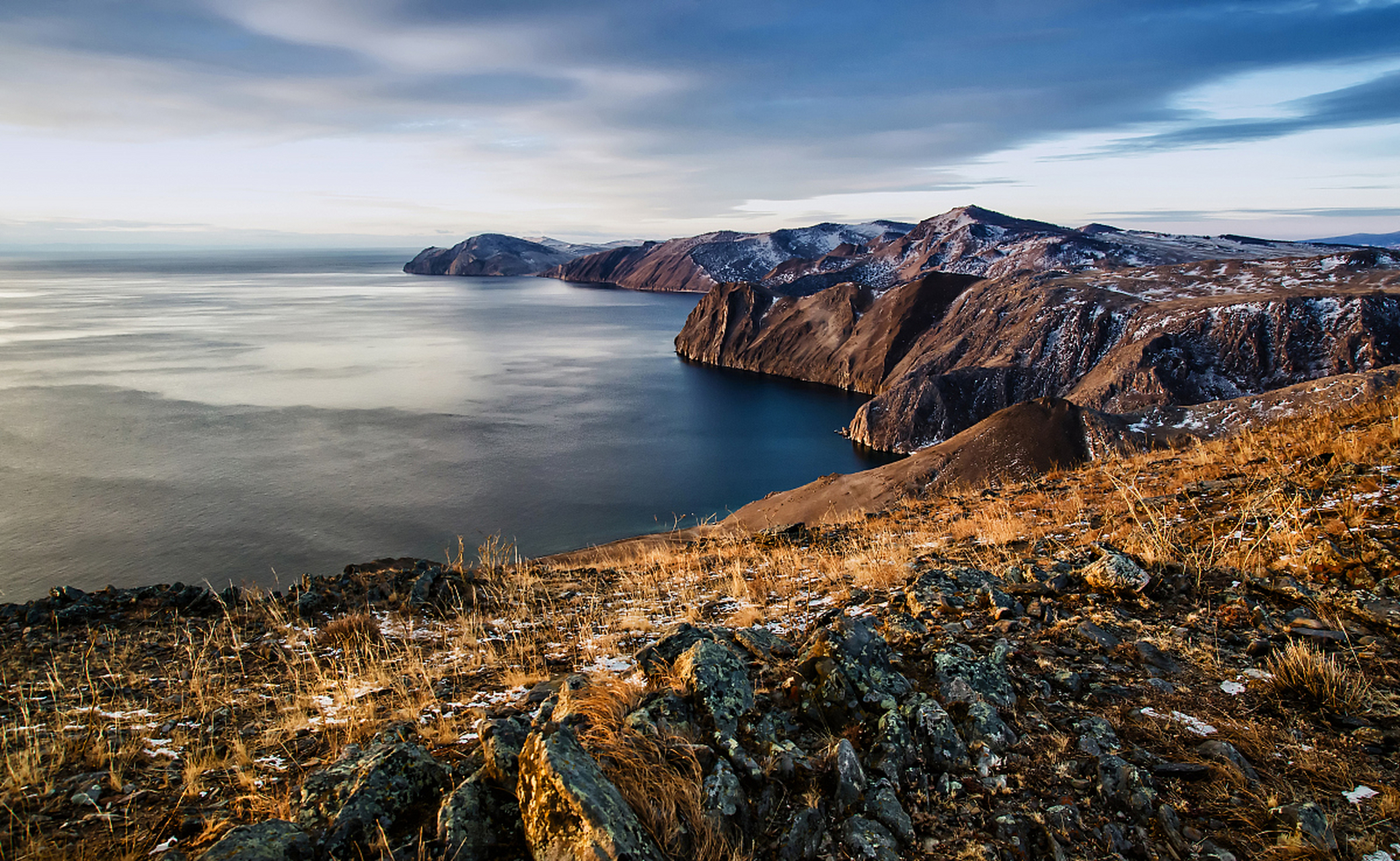 为什么说贝加尔湖是湖中怪兽? 因为实在太深太大了.