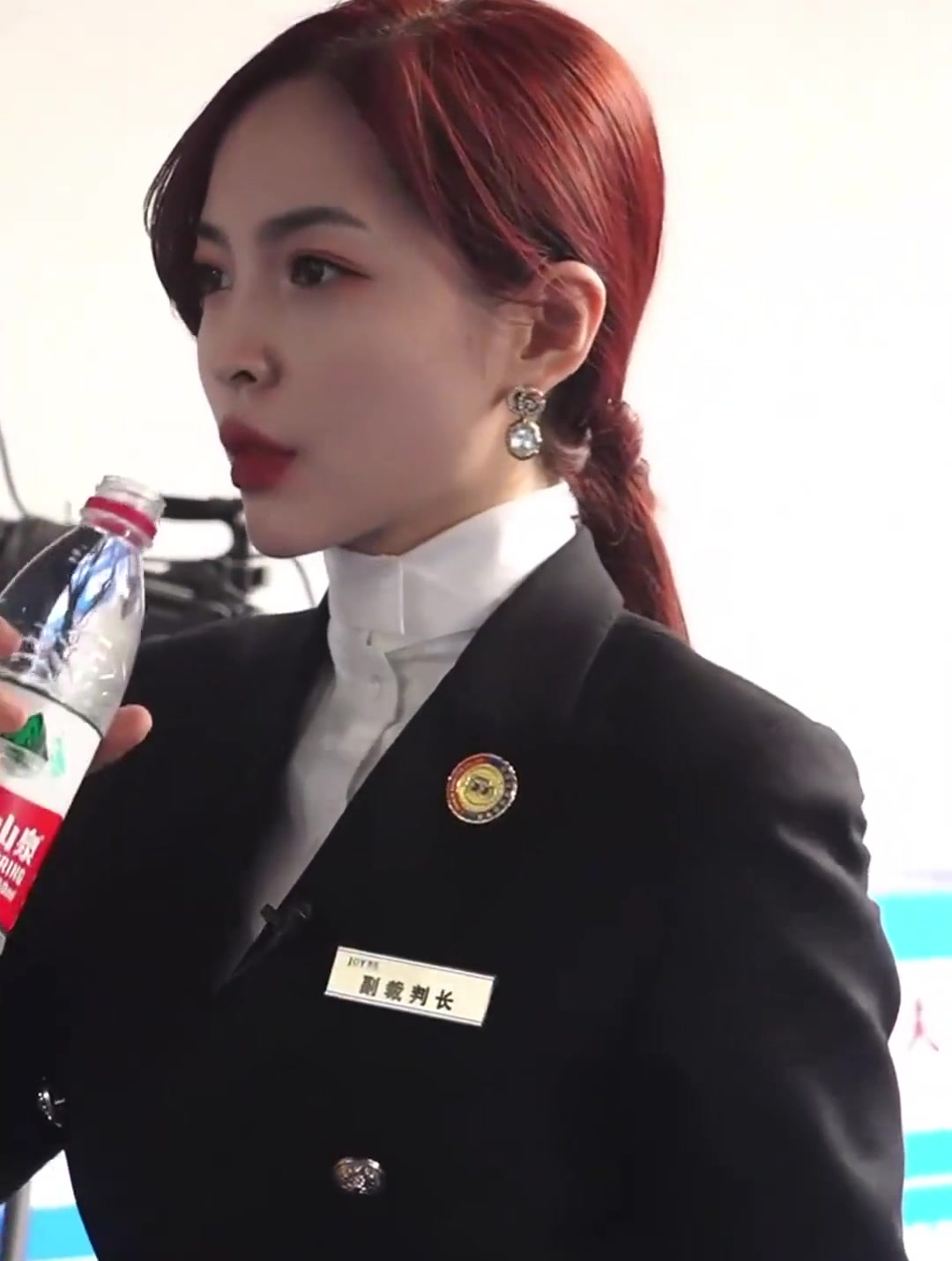 实拍最美台球女裁判,这气质太出众了,简直是人间极品!