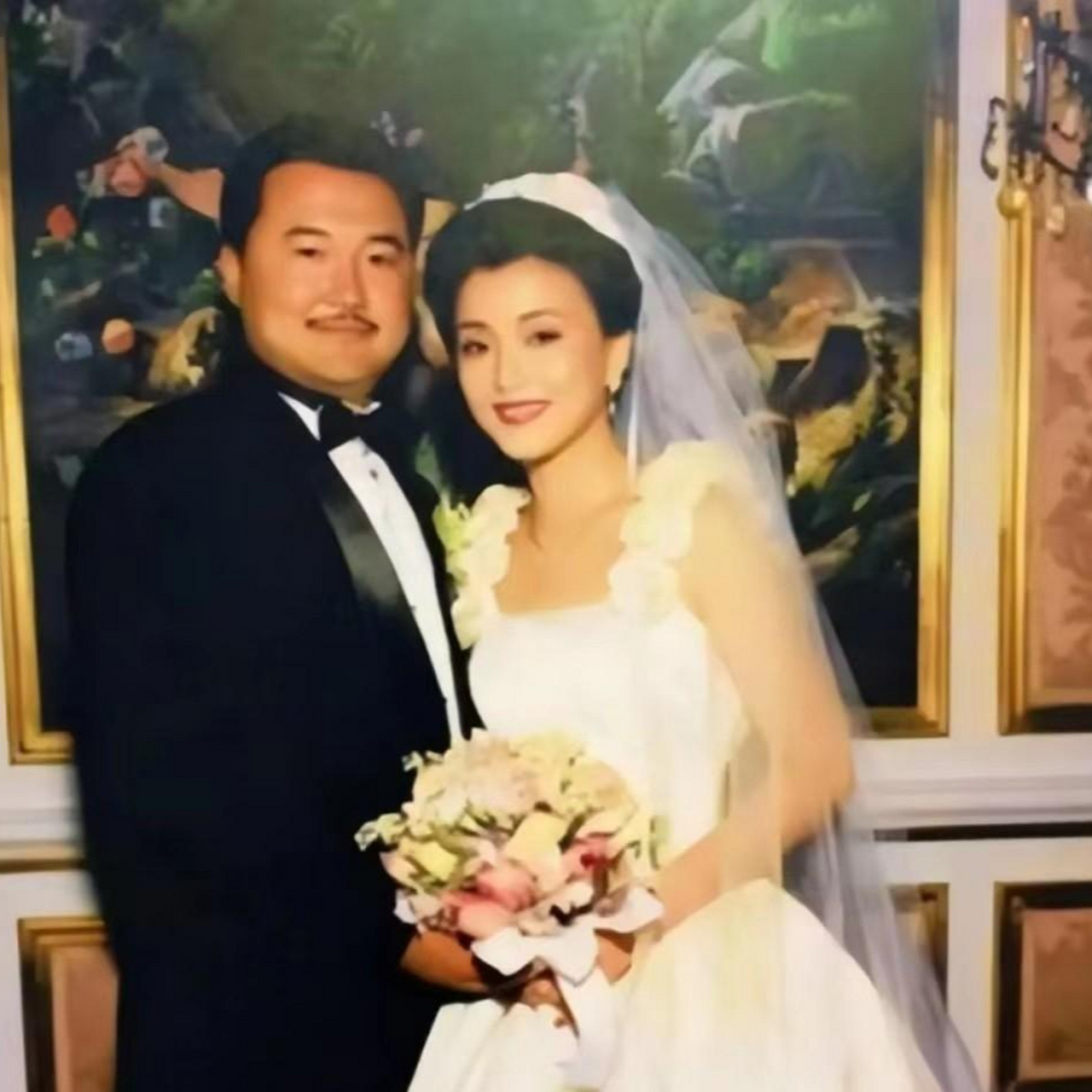1994年,26岁的杨澜非要和银行上班的丈夫张一兵离婚,转而嫁给了体重20
