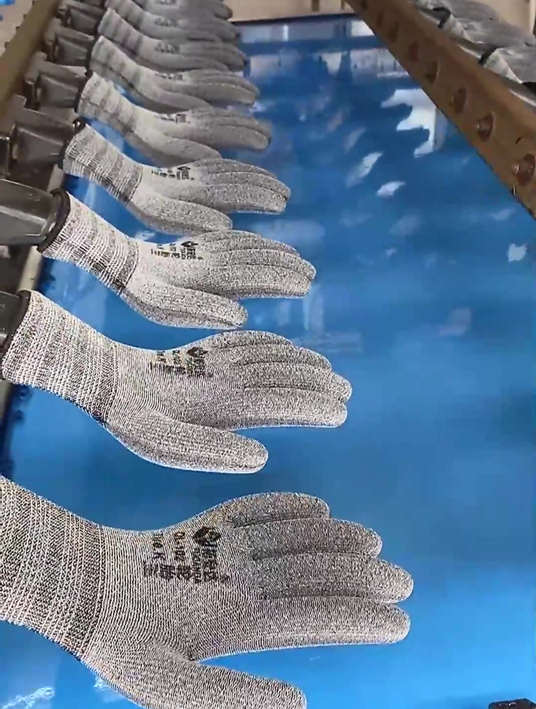 劳保手套生产的全过程,全自动流水线,一气呵成!