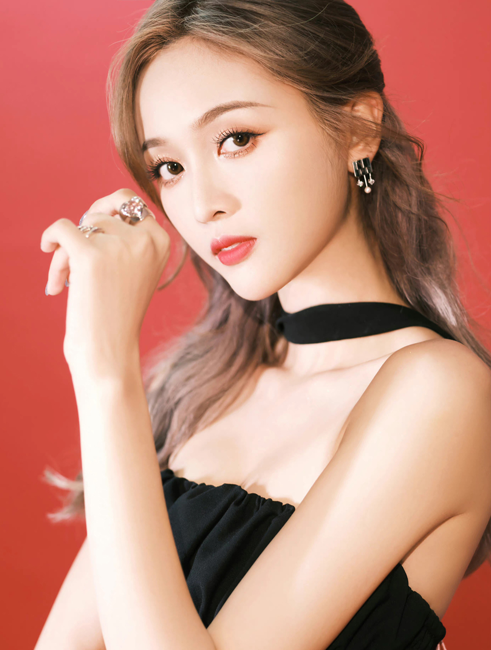 吴宣仪,1995年1月26日出生于海南省海口市,女歌手,演员