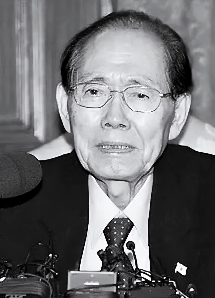 回顾朝鲜叛逃者黄长烨,逃亡中国寻求庇护,韩更是称其"英雄"