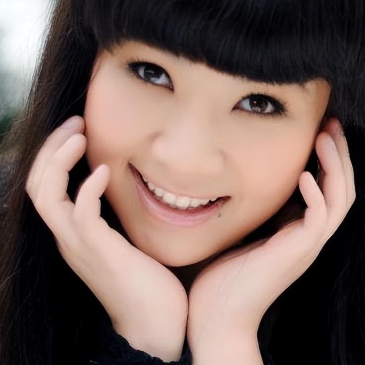 刘赛是一位盲人女歌手,在年仅四岁的时候就被诊断出随时有可能失明