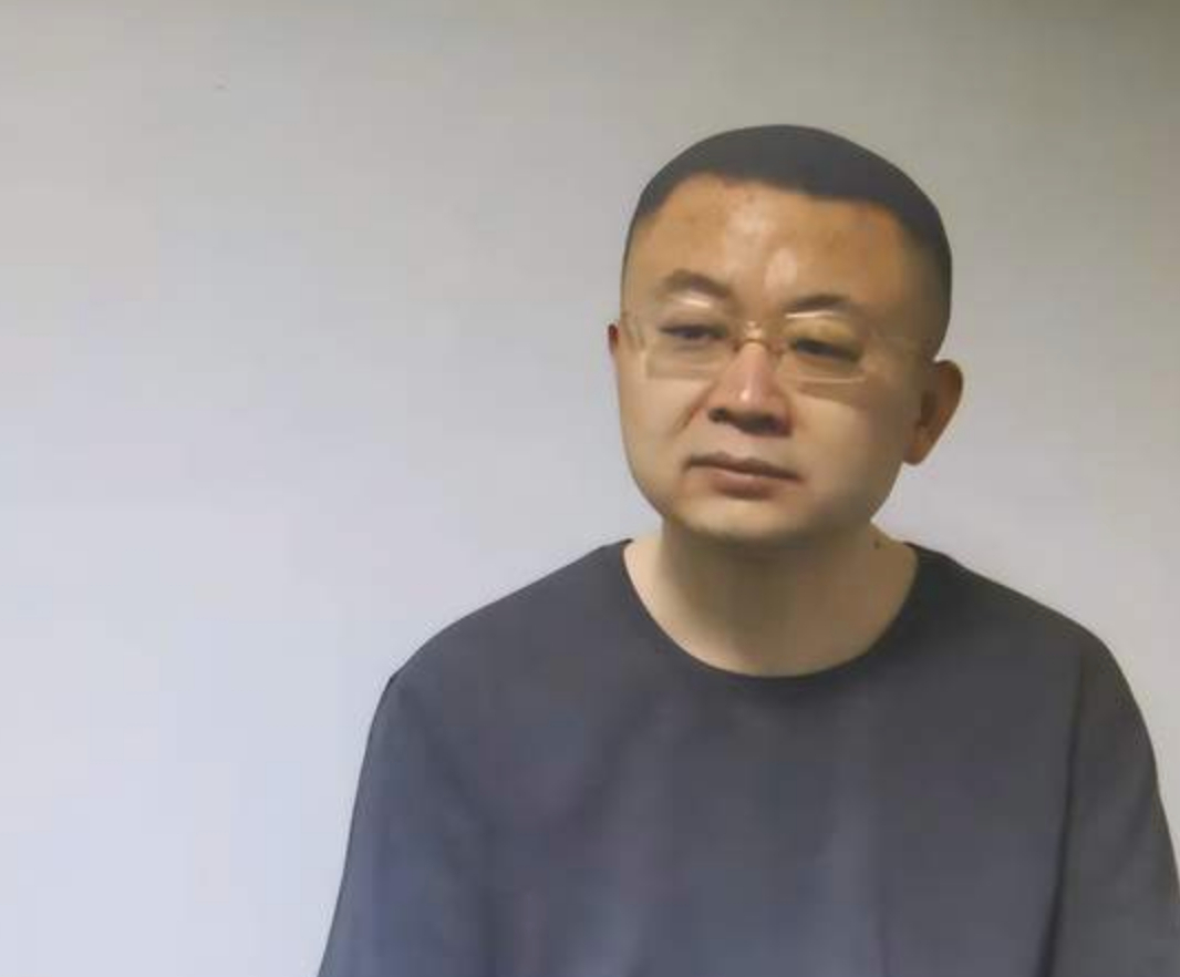 张标:4年狂敛4000万,娶"二房"购多处豪宅