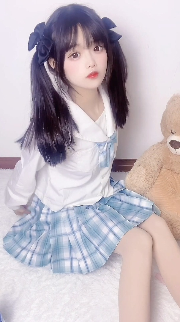 奶糕jk制服配双马尾就是yyds