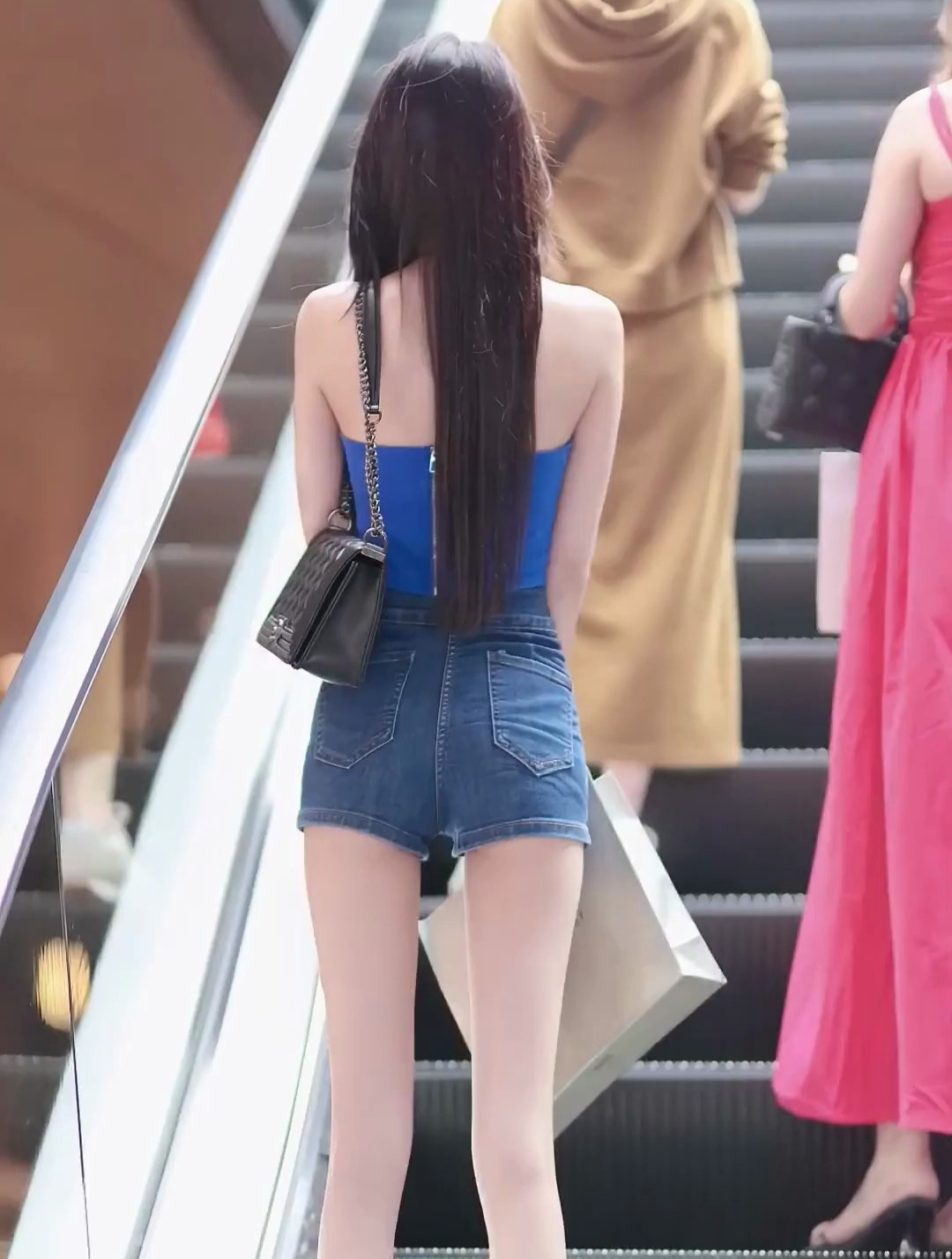 小姐姐这么细的大长腿,是真实存在的吗