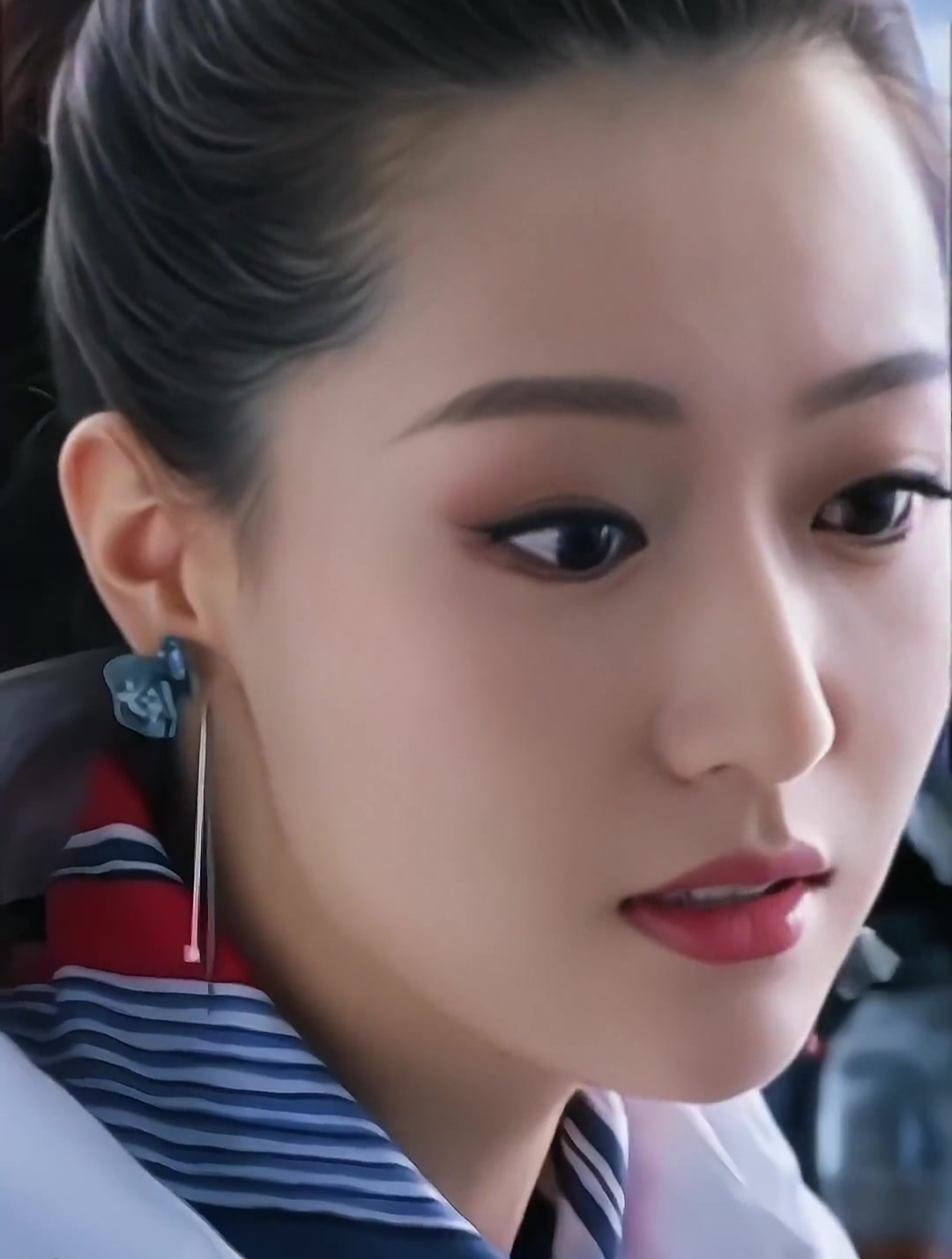 34岁白冰晒健身照,翘臀马甲线实力抢镜,网友标准女团身材!