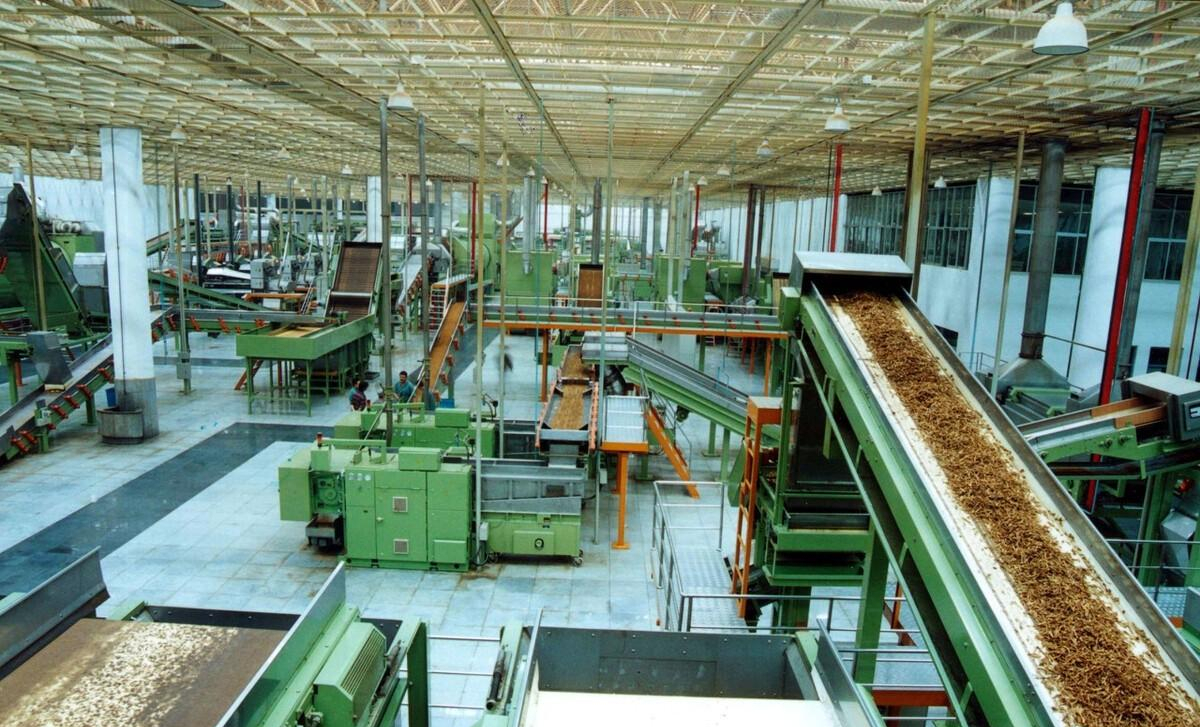 为什么香烟要分为软盒和硬盒?烟草厂退休工说出"背后隐情"