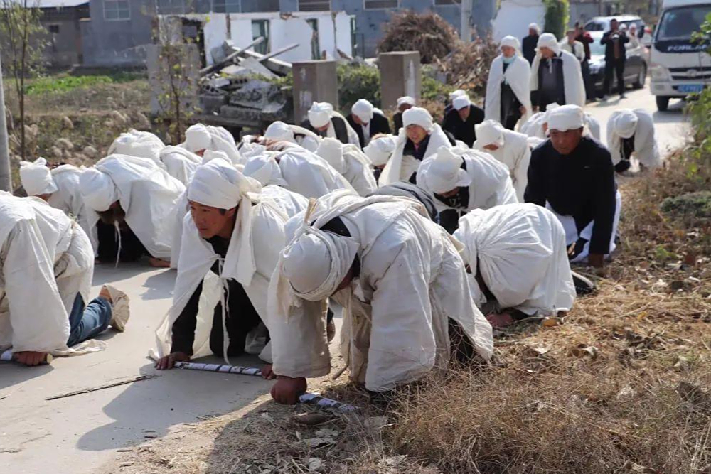 爷爷去世后,我回老家参加他的葬礼,感受农村丧事中的繁琐流程!