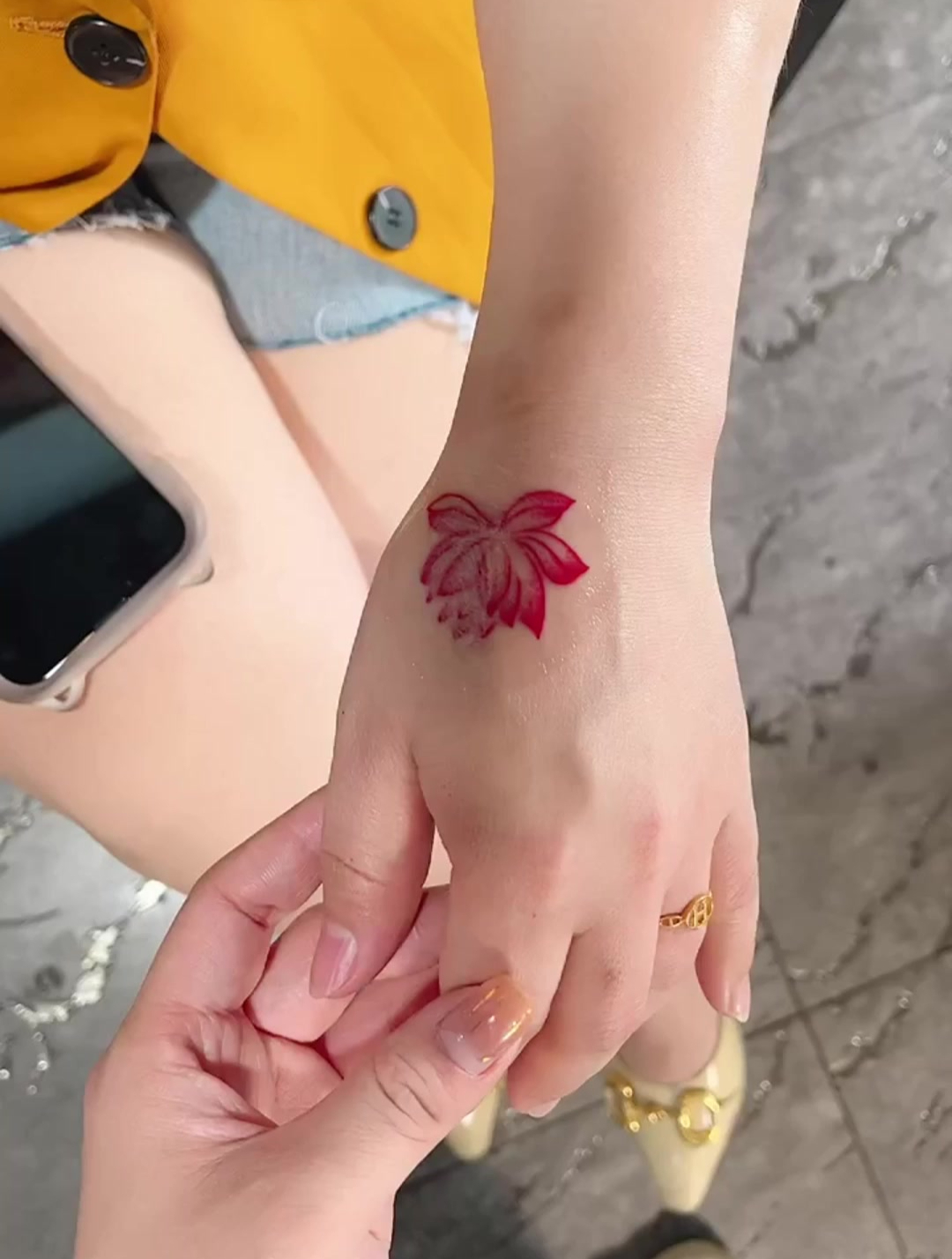 小姐姐为了变美真的拼了在手面上纹身看着都疼系列