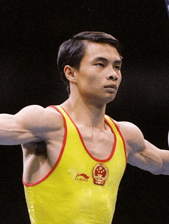 李小双当年舍命一跳裁判竟不敢打分,成就中国第一位体操全能王5-度小