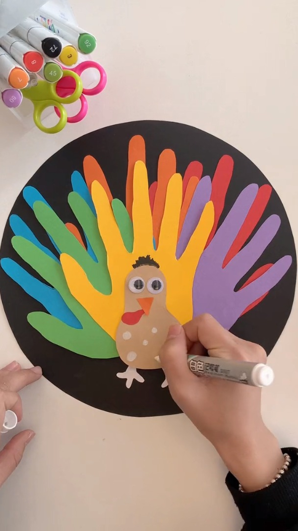感恩节快到了 一起来做一幅手掌画火鸡吧!创意美术 感恩节手工