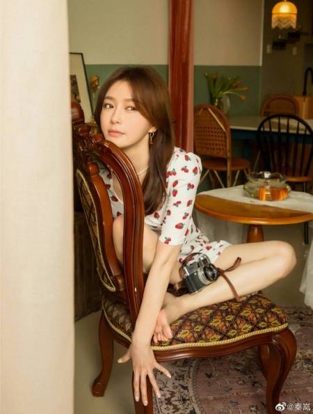 闪耀的她大美女秦岚也有无耐不仅要应对上司还得讨好仇人