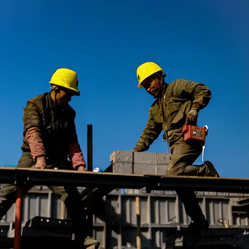 回顾:儿子想换8千元手机,父亲在40度高温下做工,器官被烤成5成熟