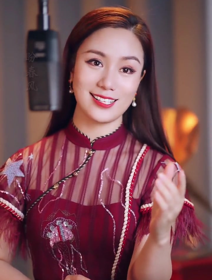 歌手张云馨演唱《映山红》欢迎大家观看