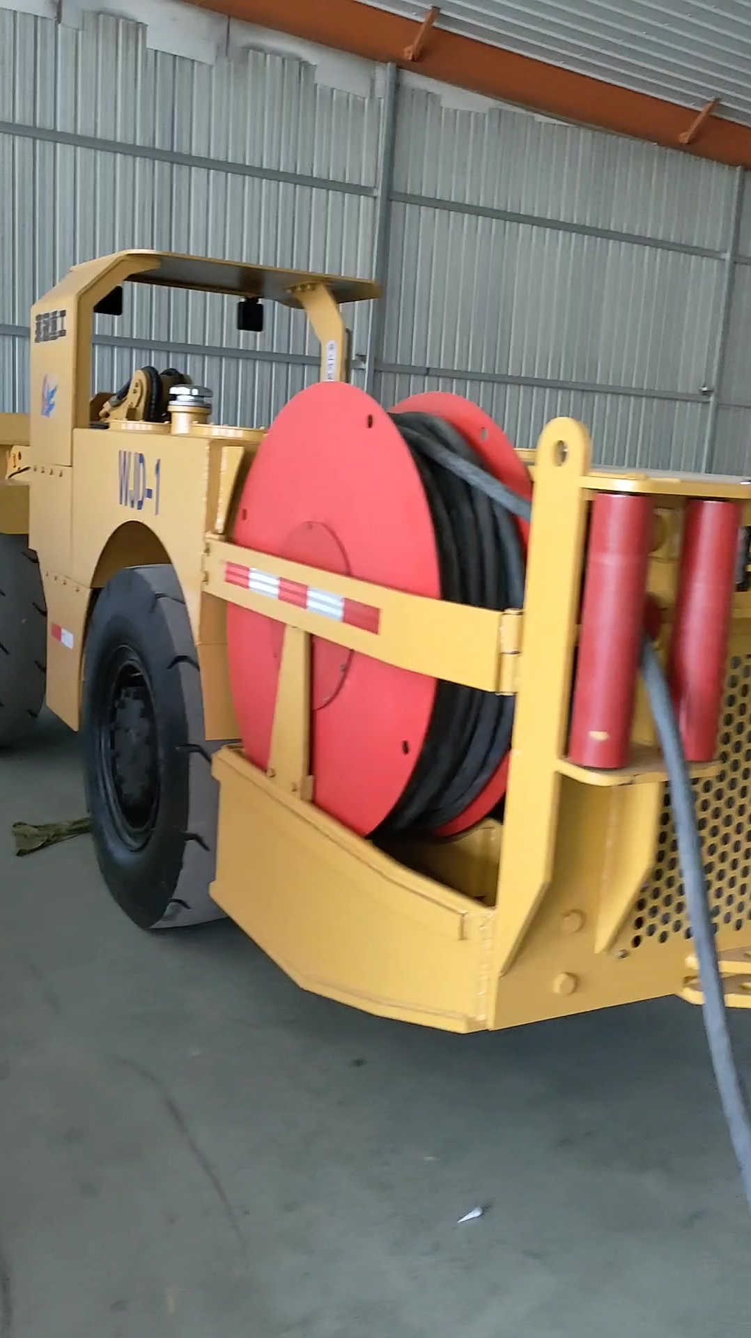 矿山地下1立方电动铲运机