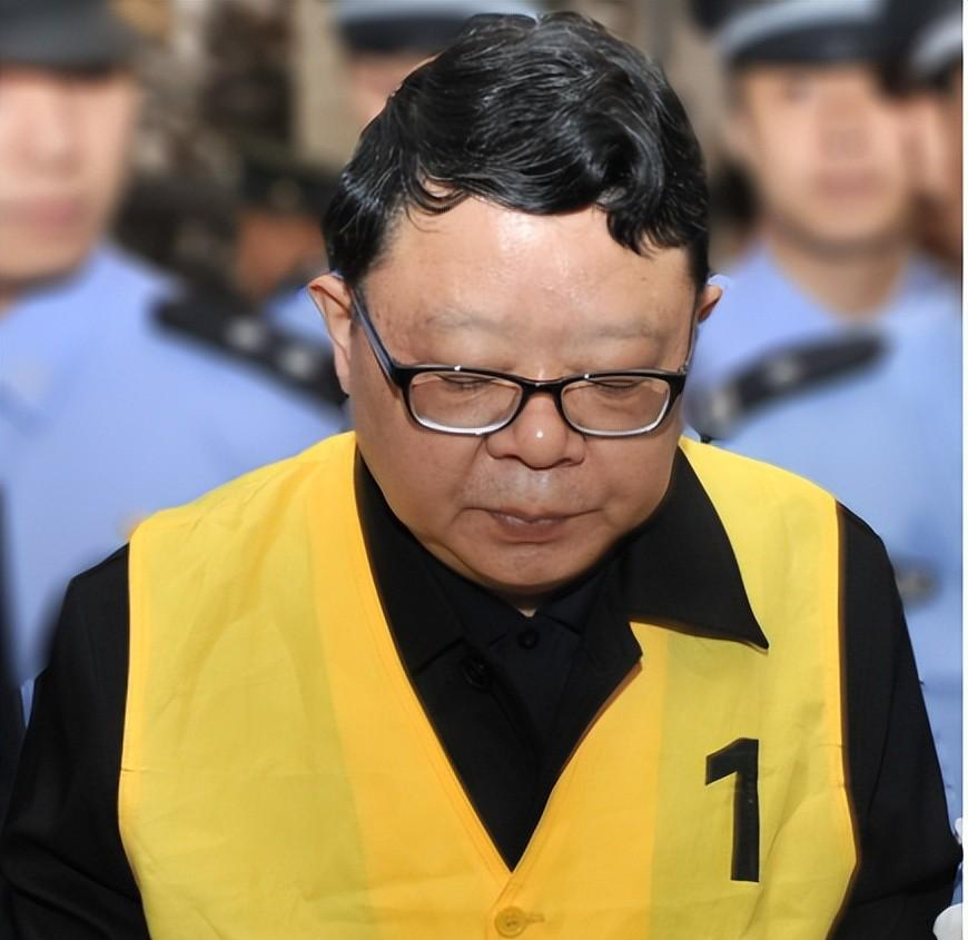 2010年重庆警界强人文强伏法,临刑前嘱咐儿子:勿恨社会好好做人