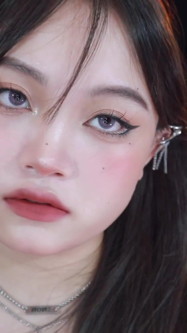 轻欧美甜酷妆容!