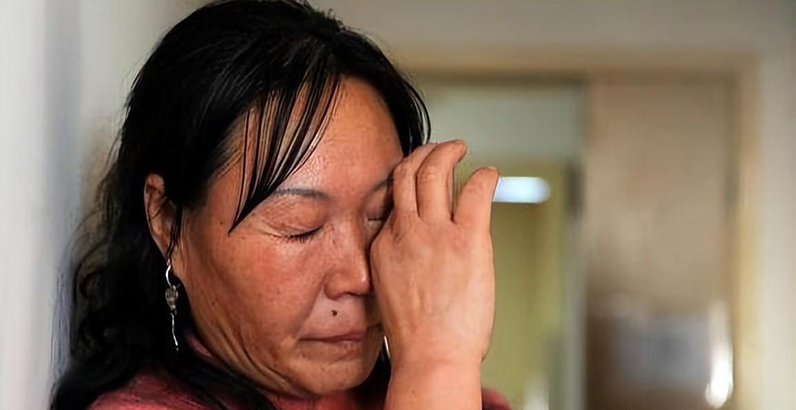 回顾:77岁大爷和33岁保姆生子,鉴定结果一出,大爷被女儿们气死