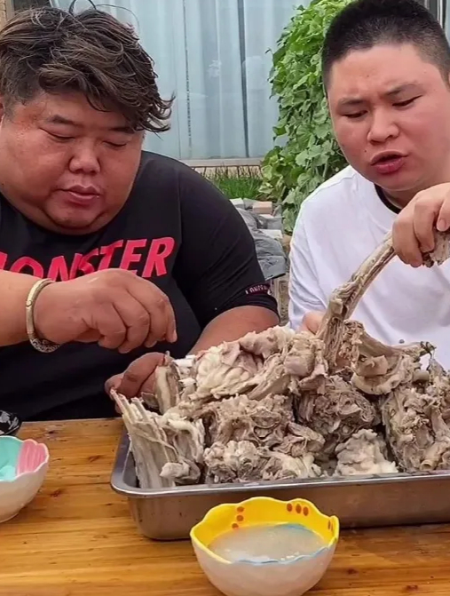 陈大胖成都市陈世美?出名后抛弃糟糠之妻,一细节暴露真实嘴脸2-度小视